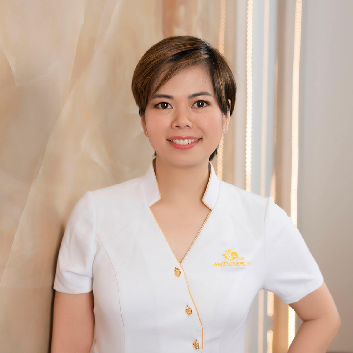 whitelotusbeauty-team-portrait-huong